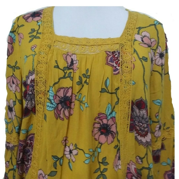 โ๐๏ธ St. John's Bay ๐ Long Sleeves Floral Top - Picture 2 of 9